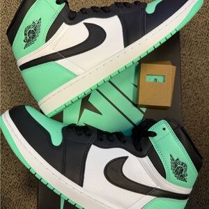 Jordan 1 Retro High OG Green Glow - Black Mint